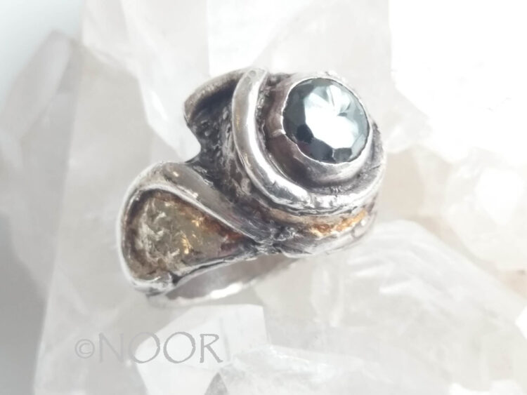 Noor - Zilveren ring met spinel